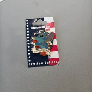 Disney Independence Day 2010 Stitch spinner pin